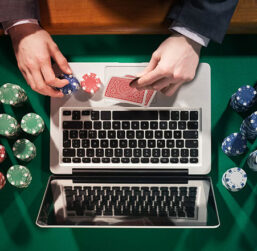 Где лучше играть в онлайн-покер на рубли с выводом денег